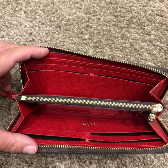 Authentic LV wallet - Picture 3 of 6
